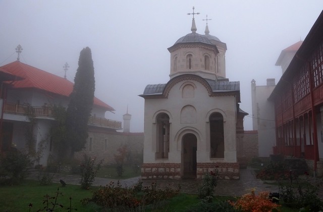 Manastirea Arnota _blog 04