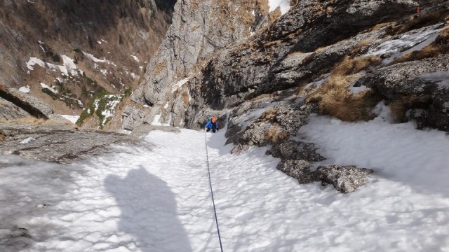 Albisoara Crucii_zapada_14042015_blog 050